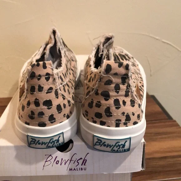 Blowfish Play Latte Spots canvas leisure shoe. Size 6.5 - Picture 3 of 5